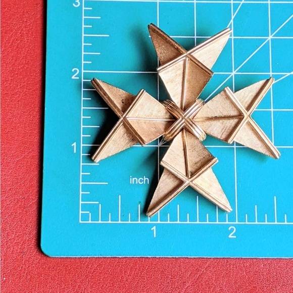 Vintage TRIFARI Maltese Cross Brooch Pin - Picture 4 of 5